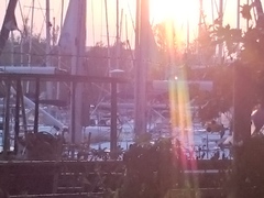 Regenbogen Lichtstrahl am Hafen von Balaton Füzfö