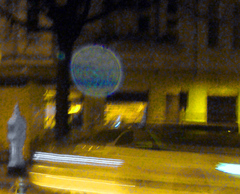 Ein Orb im Bild bei Nacht in Berlin